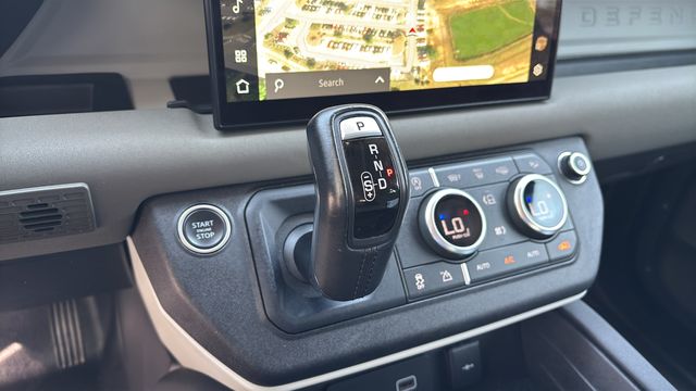 Used 2022  Land Rover SE image 30