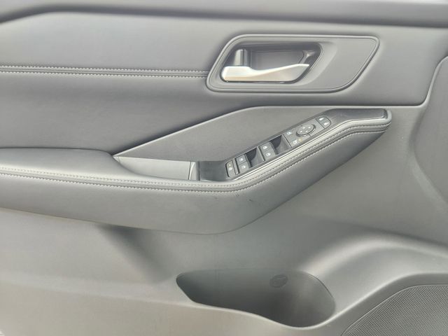 2026 Nissan Rogue SV photo 12