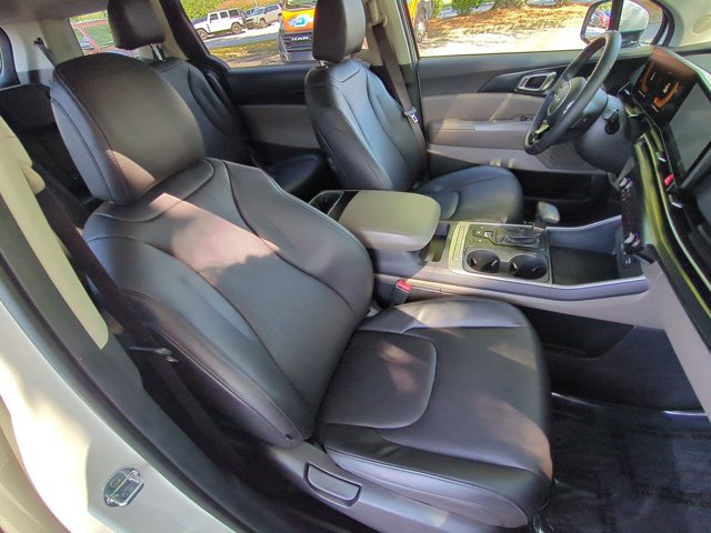Used 2026 White Kia LXS image 34