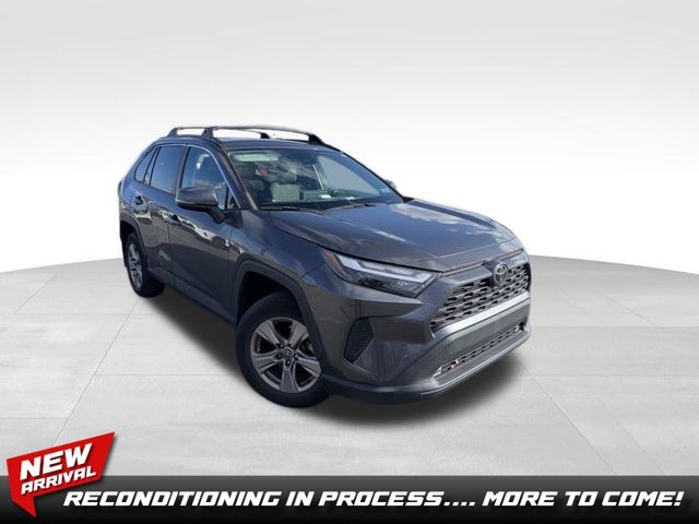 2022 Toyota RAV4 XLE's photo