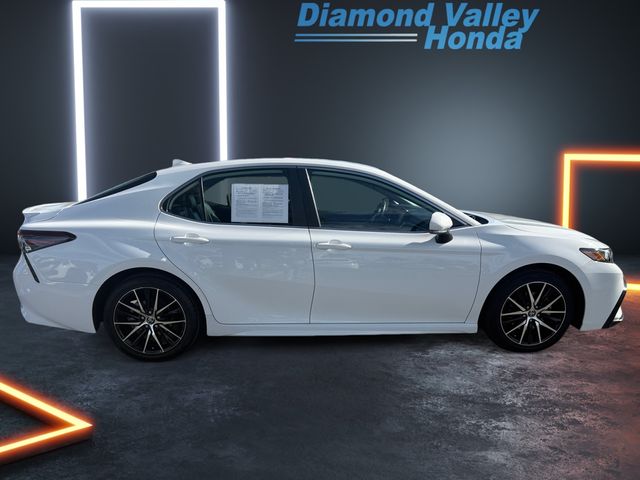 2022 Toyota Camry SE 6