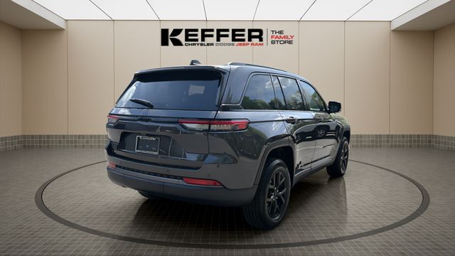 2026 Jeep Grand Cherokee Laredo Altitude