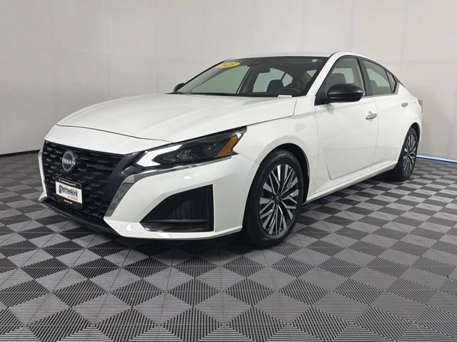 Used 2025 Nissan Altima Sedan