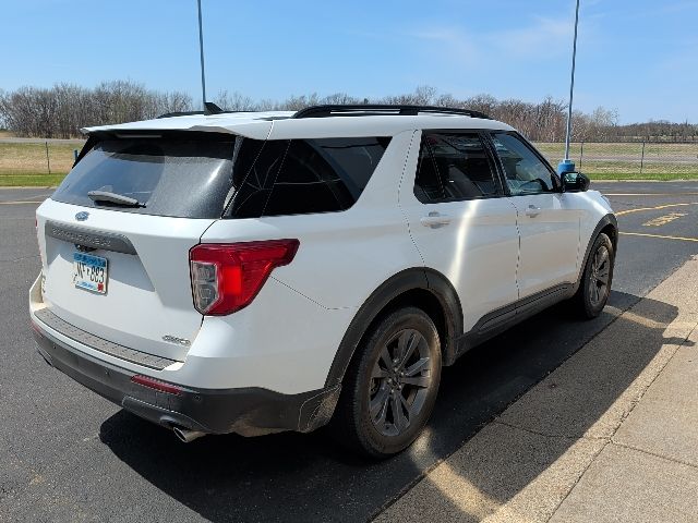 2021 Oxford White Ford Explorer XLT 4X4 SUV