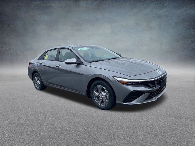 2024 Hyundai Elantra SE 3