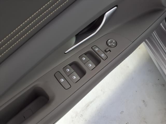 2025 Hyundai Elantra SEL Convenience photo