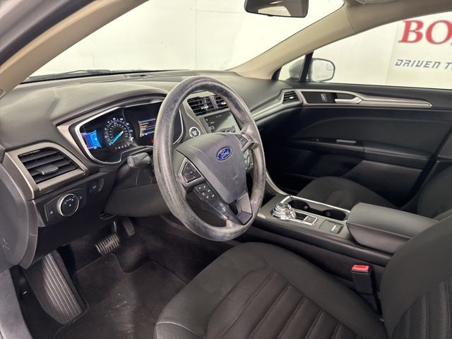 2017 Ingot Silver Ford Fusion SE FWD Sedan