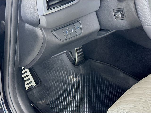 Thumbnail: 2025 Genesis G70 - 10