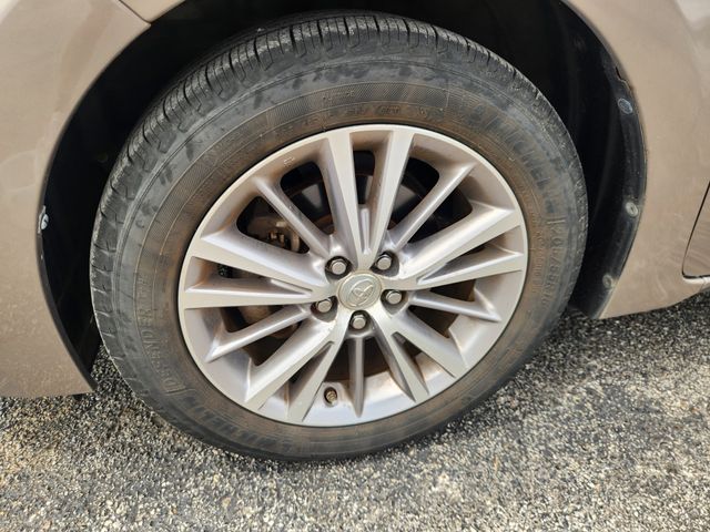 2015 Toyota Corolla LE Plus - 9