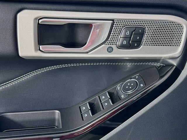 2021 Silver Metallic Ford Explorer ST 4X4 SUV