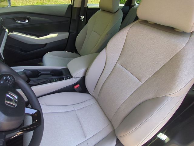 Used 2026 White Honda SE image 27
