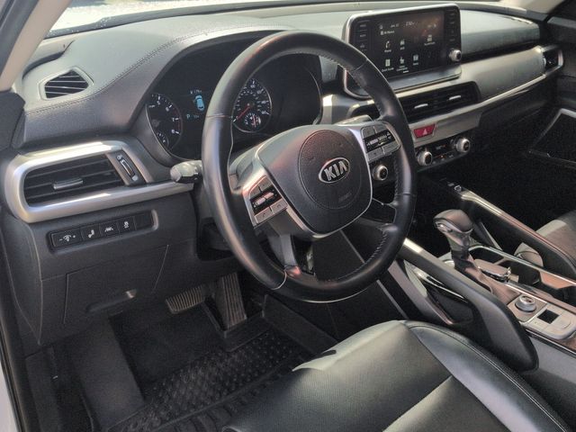 Used 2021 White Kia S image 12