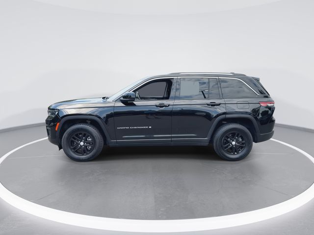 Used 2023 Black Jeep Laredo image 5