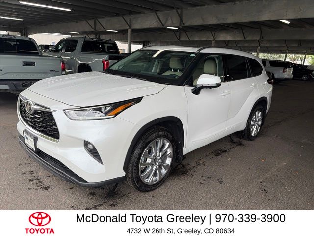 White (Wind Chill Pearl) 2025 Toyota Highlander SUV / Crossover All-Wheel Drive 8-Speed Automatic