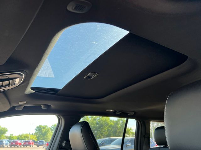 2022 Bright White Clearcoat Jeep Grand Cherokee Altitude 4X4 SUV