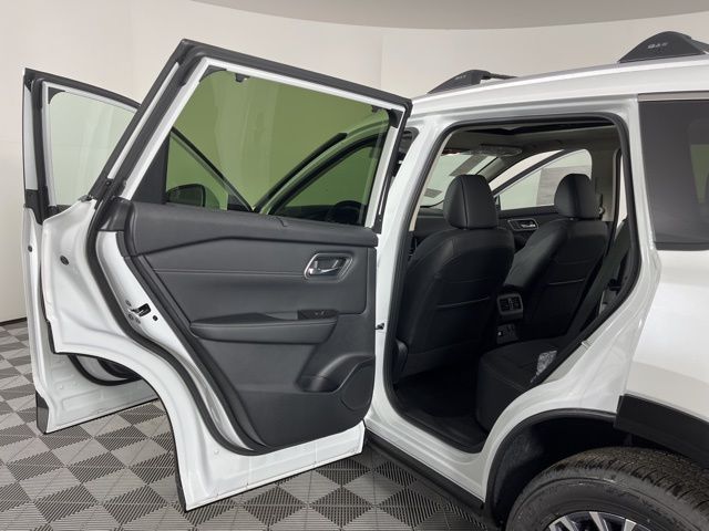 2025 Everest White Pearl Nissan Rogue Platinum FWD SUV