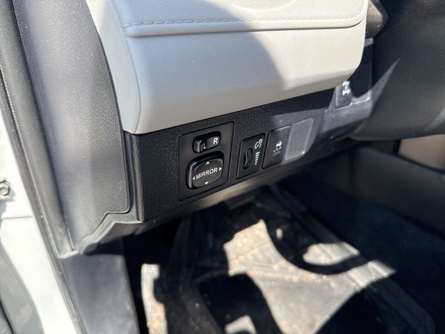 2014 Super White Toyota RAV4 LE AWD SUV