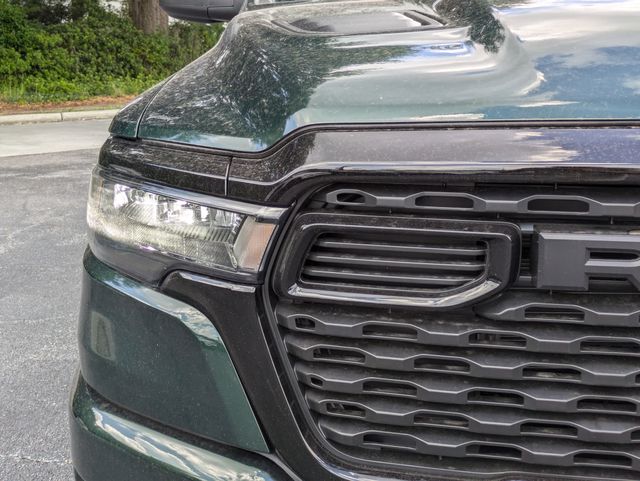 2026 Ram 1500 Express Crew Cab 4x4 5'7" Box