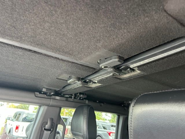 Used 2022 Black Ford Wildtrak image 18