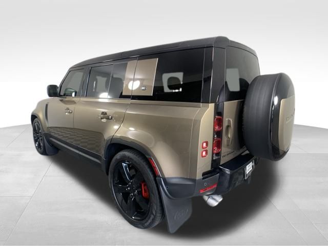 2024 Land Rover Defender 110 SE 5