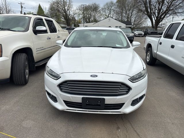 Used 2015 White Ford SE image 2