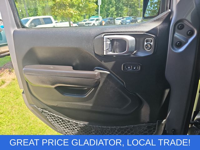 Used 2020 Silver Jeep Sport image 25