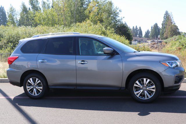 2019 Nissan Pathfinder SV 18