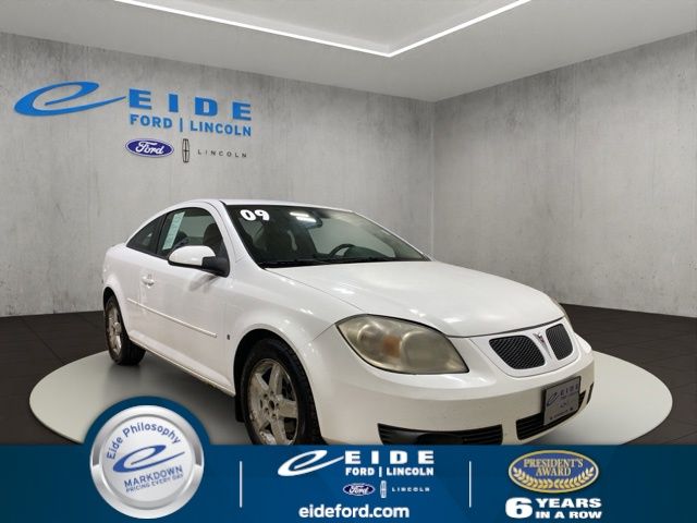 Summit White 2009 Pontiac G5 Coupe Front-Wheel Drive 4-Speed Automatic Overdrive