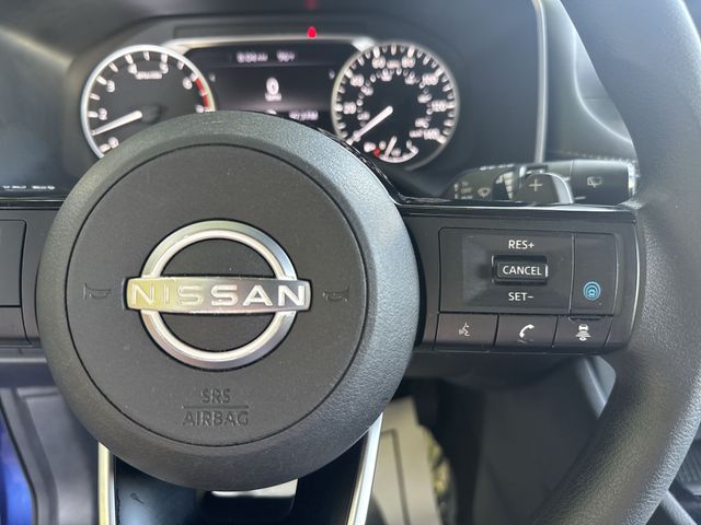 Used 2022 Blue Nissan SV image 17