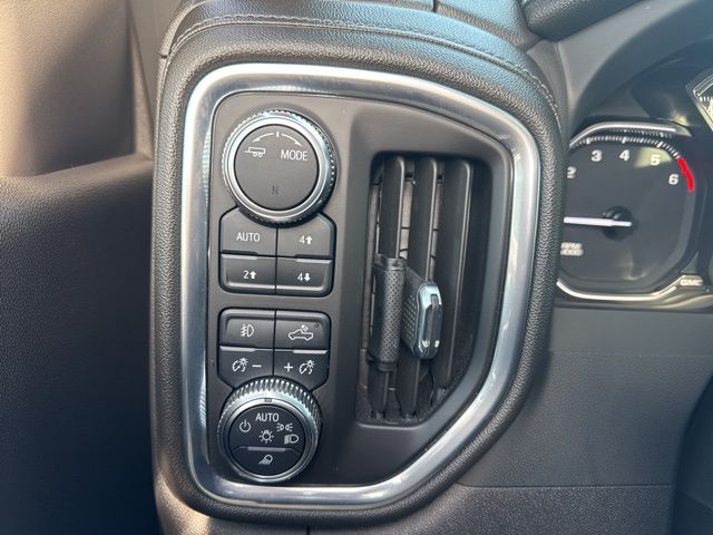 Used 2022 White GMC SLT image 25