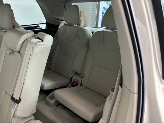 Used 2016  Volvo T6 Momentum image 20
