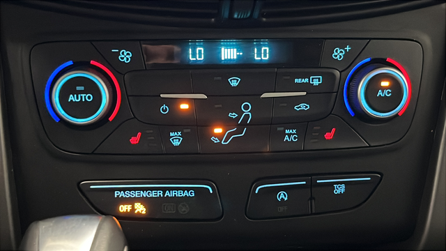 Used 2019 Sea Green Ford SEL image 17