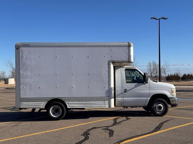 2008 Ford E-450 Cutaway 