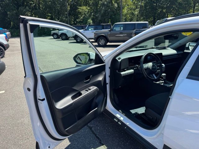 Used 2025 White Hyundai SEL image 11