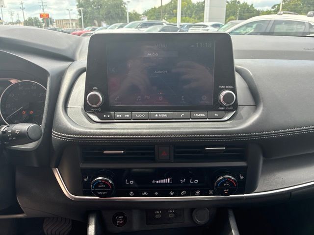 2024 Nissan Rogue SV Black at Royal Nissan