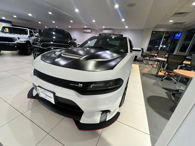 White Knuckle Clearcoat 2017 Dodge Charger Sedan Rear-Wheel Drive 8-Speed Automatic