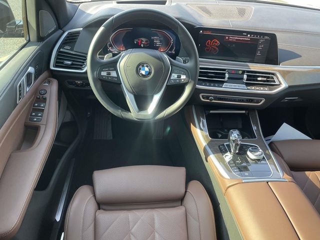 Used 2023 Black BMW xDrive40i image 11