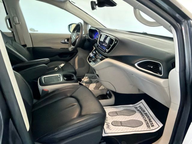 Used 2023 Chrysler Pacifica Van
