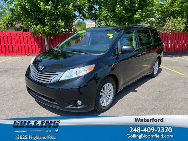 2017 Toyota Sienna XLE 7-Passenger Auto Access Seat FWD