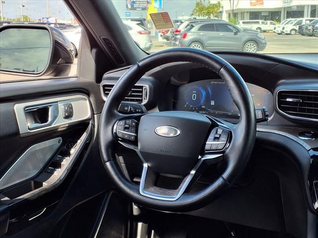 2022 Ford Explorer Platinum photo