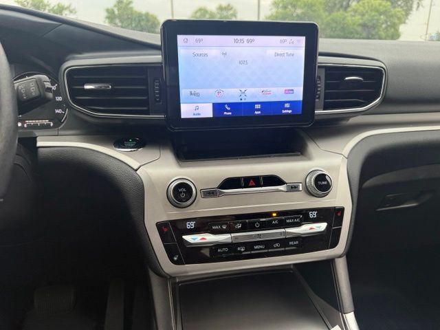 2020 Oxford White Ford Explorer XLT 4X4 SUV