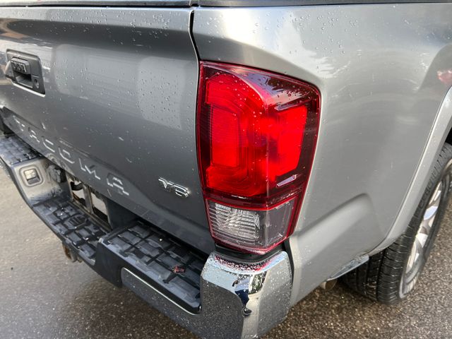 2018 Toyota Tacoma SR5 19