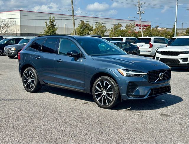 2024 Volvo XC60 B5 Plus Dark Theme