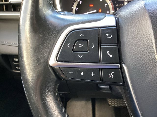 Used Car 2020 Toyota Highlander  Xle For Sale Under $25,000 In San Antonio, Texas