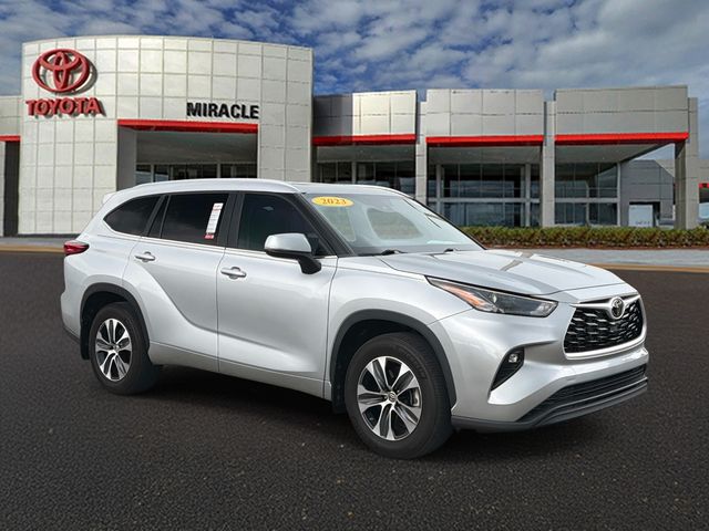 Magnetic Gray Metallic 2023 Toyota Highlander SUV / Crossover Front-Wheel Drive 8-Speed Automatic