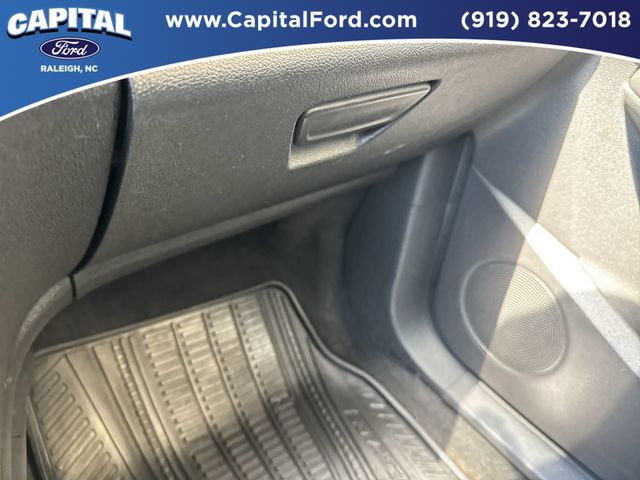 Used 2017 Red Ford SE image 28