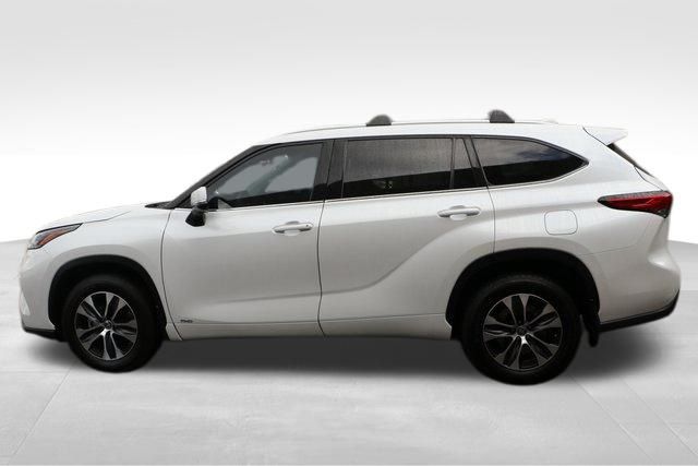 2022 Toyota Highlander Hybrid XLE 22