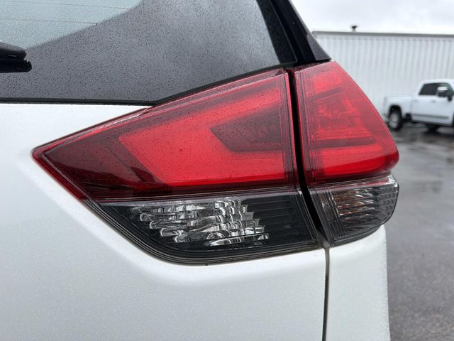 2017 Nissan Rogue - Image 7