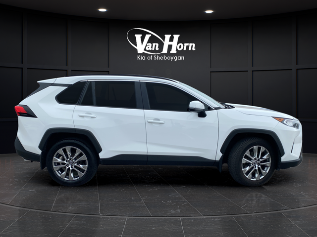 Used 2020 White Toyota XLE Premium image 8
