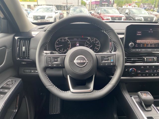 2025 Nissan Pathfinder SV photo